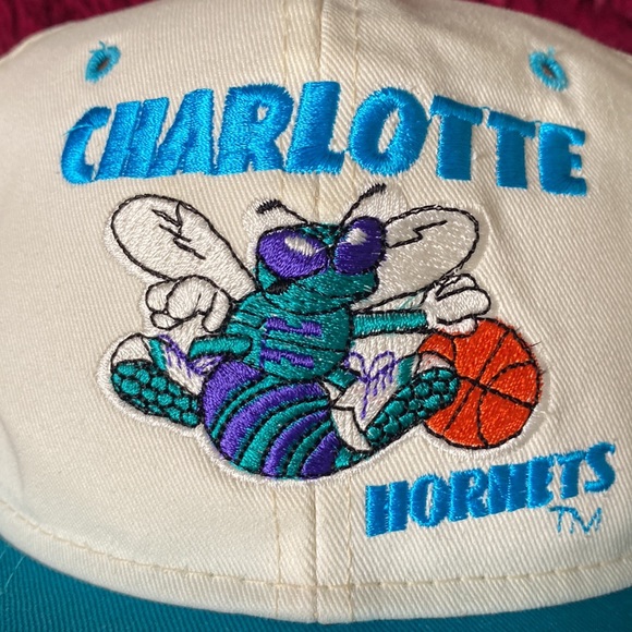 Vintage Charlotte Hornets basketball hat - Picture 15 of 15
